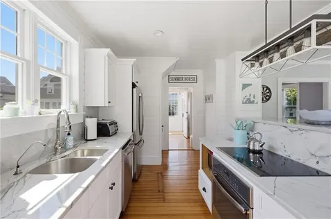 40 W Narragansett Avenue Newport RI 02840