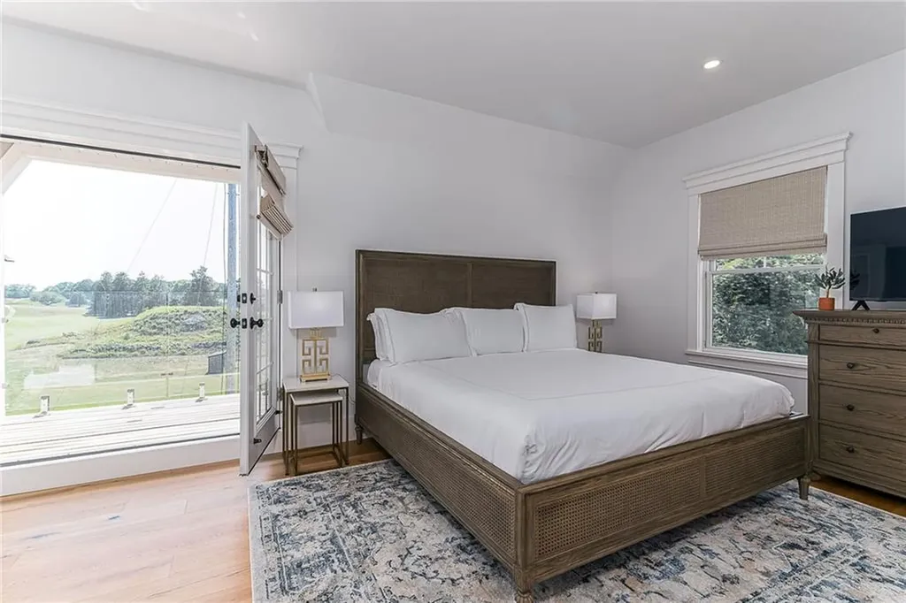 17 19 East Hills Road Westerly RI 02891