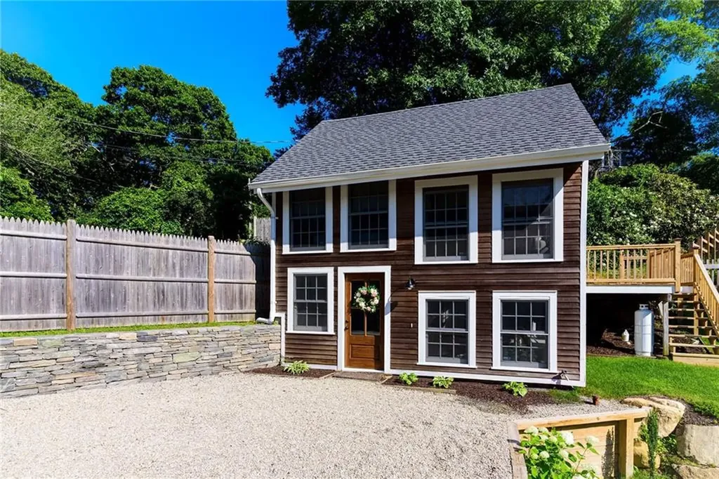 17 19 East Hills Road Westerly RI 02891
