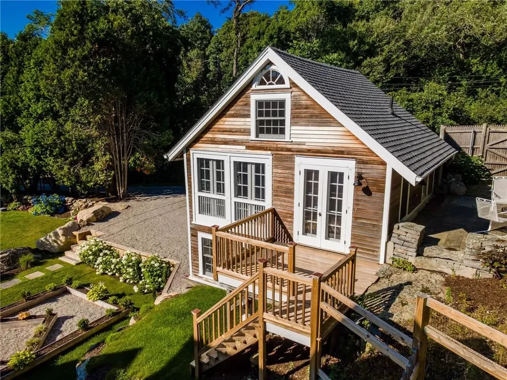 17 19 East Hills Road Westerly RI 02891