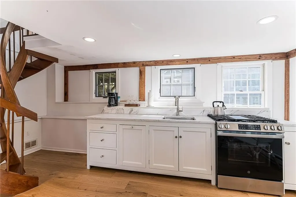 17 19 East Hills Road Westerly RI 02891