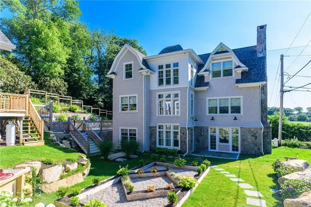 17 19 East Hills Road Westerly RI 02891