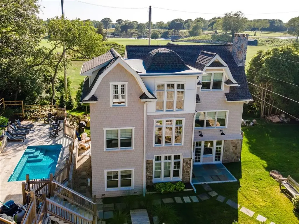 17 19 East Hills Road Westerly RI 02891