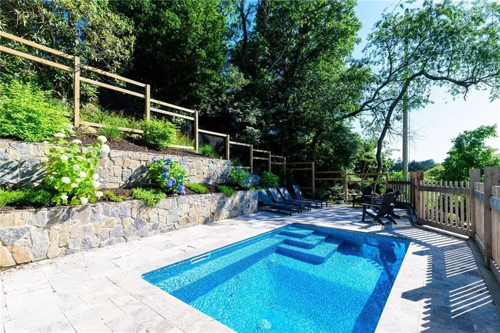 17 19 East Hills Road Westerly RI 02891