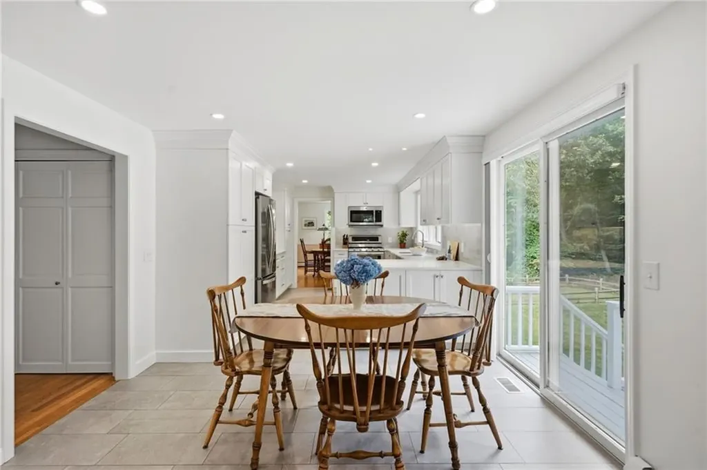 136 Holly Hills Lane North Kingstown RI 02874