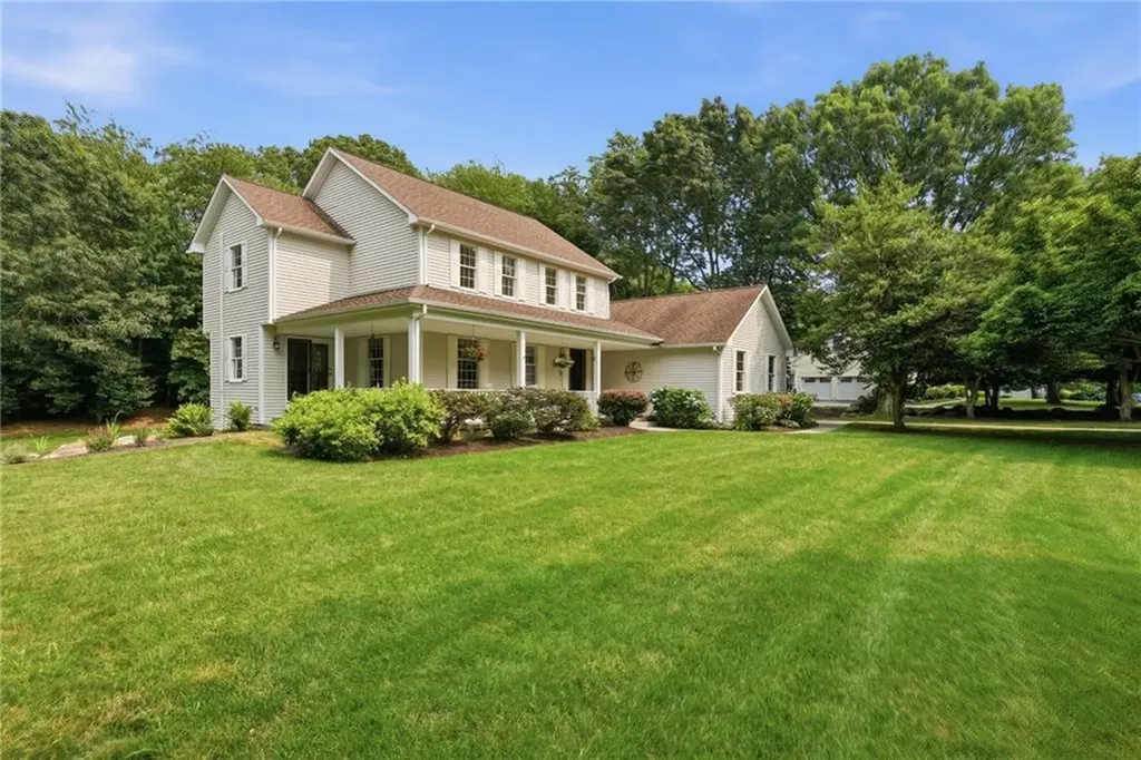 136 Holly Hills Lane North Kingstown RI 02874