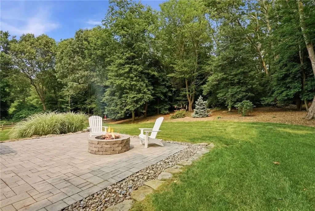 136 Holly Hills Lane North Kingstown RI 02874