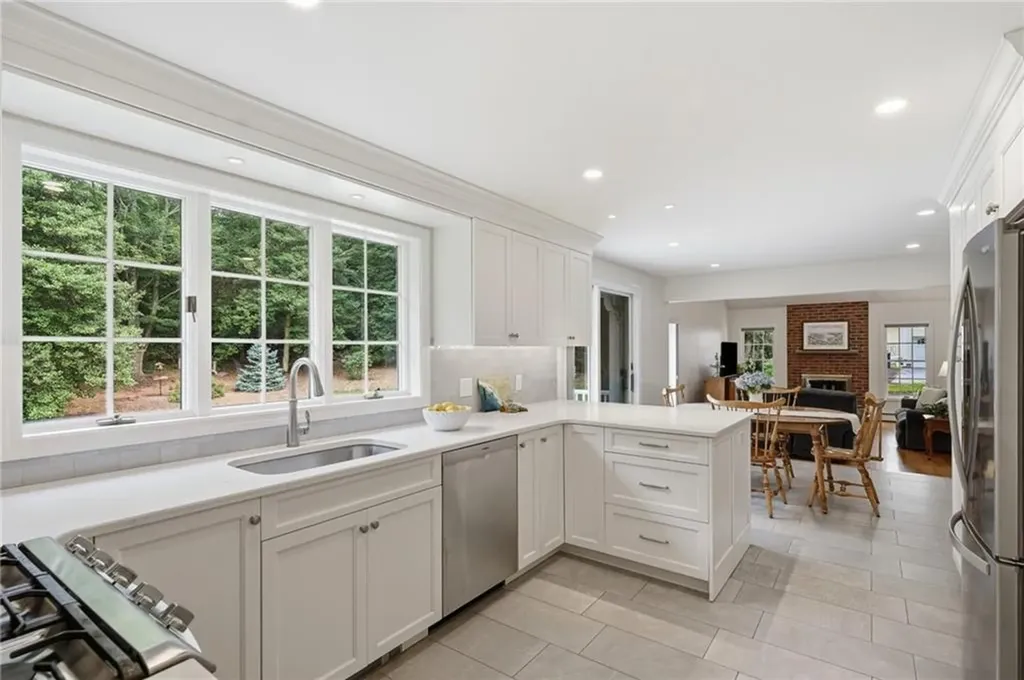 136 Holly Hills Lane North Kingstown RI 02874