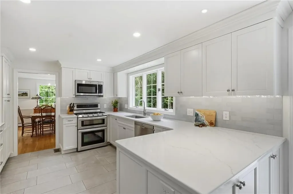 136 Holly Hills Lane North Kingstown RI 02874