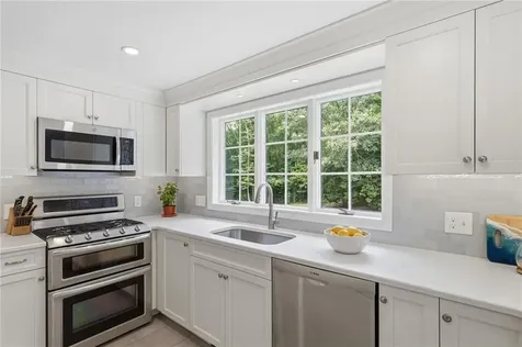 136 Holly Hills Lane North Kingstown RI 02874