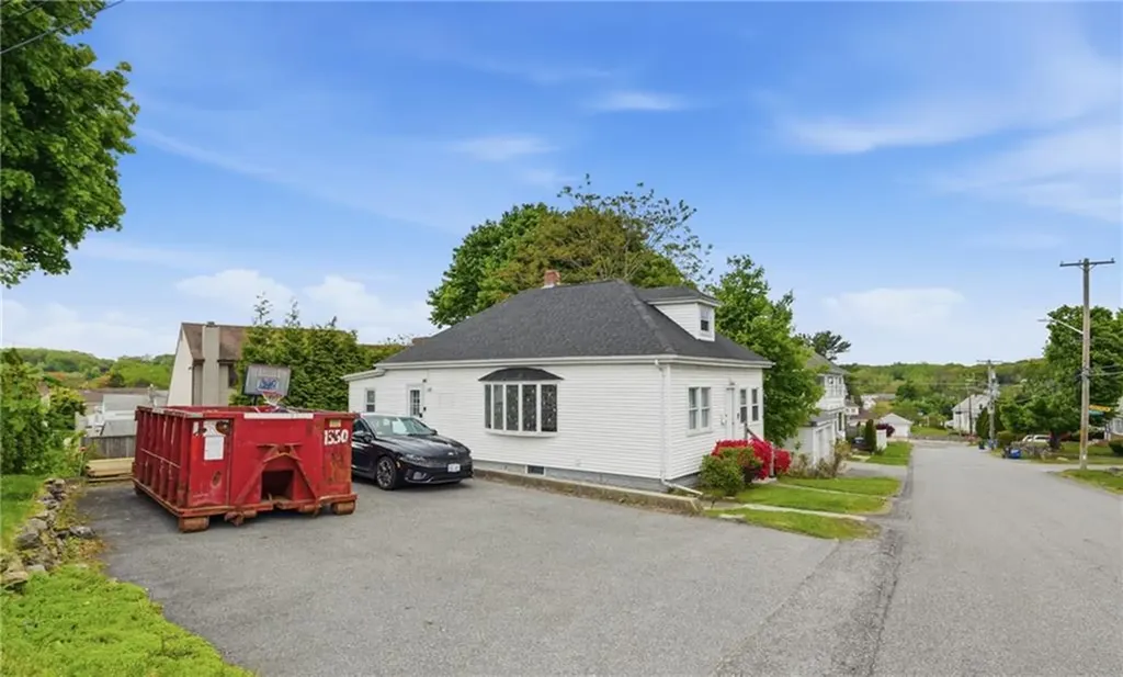 31 Yeoman Avenue Cranston RI 02920