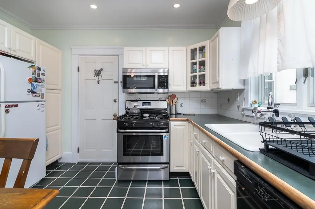 389 391 Pontiac Avenue Cranston RI 02910