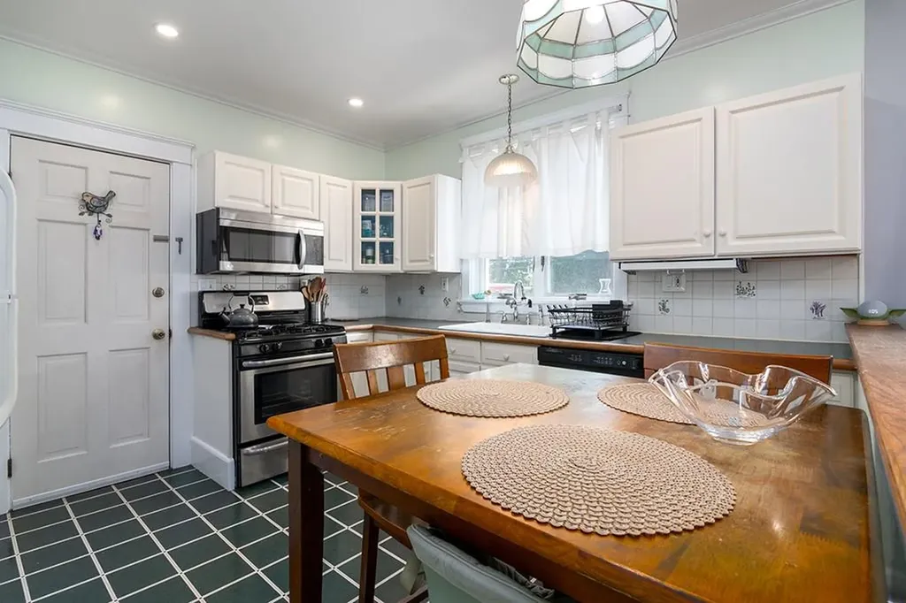 389 391 Pontiac Avenue Cranston RI 02910