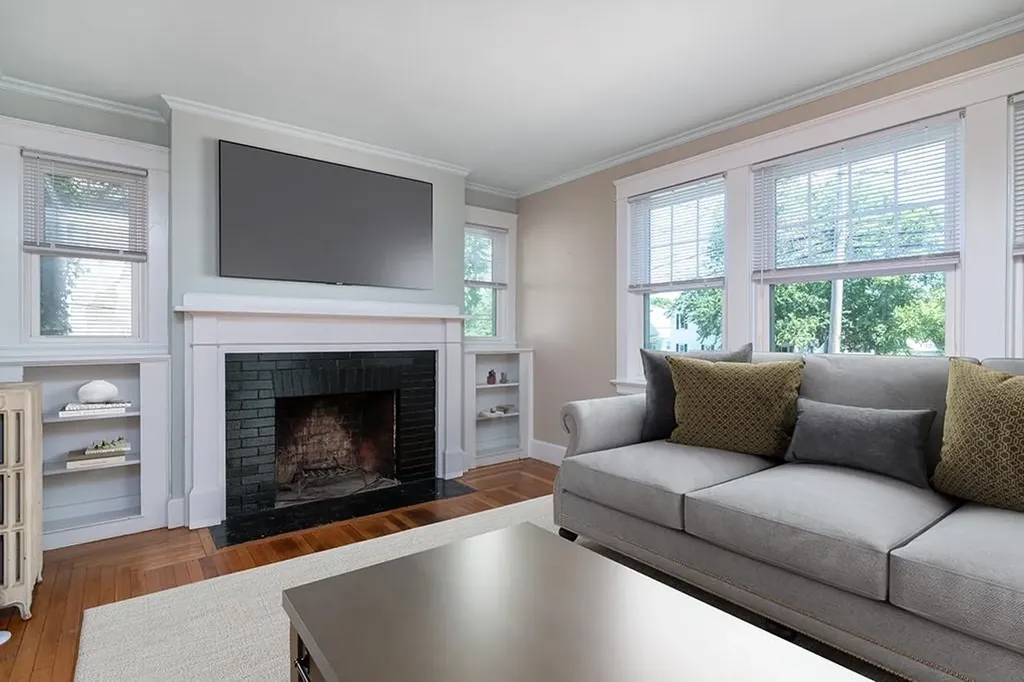 389 391 Pontiac Avenue Cranston RI 02910