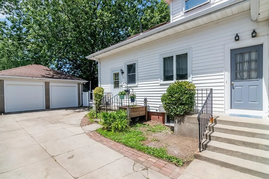 389 391 Pontiac Avenue Cranston RI 02910