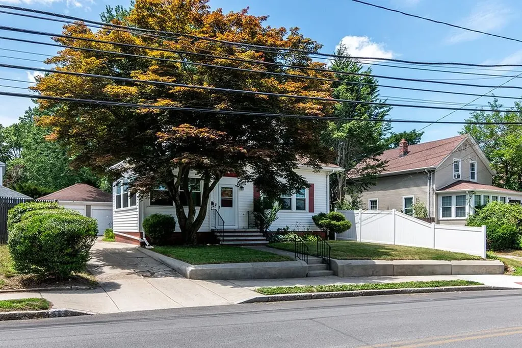 389 391 Pontiac Avenue Cranston RI 02910