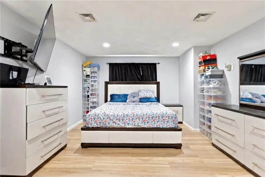 98 100 Oakland Avenue Providence RI 02908