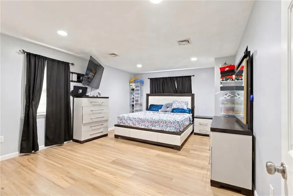 98 100 Oakland Avenue Providence RI 02908