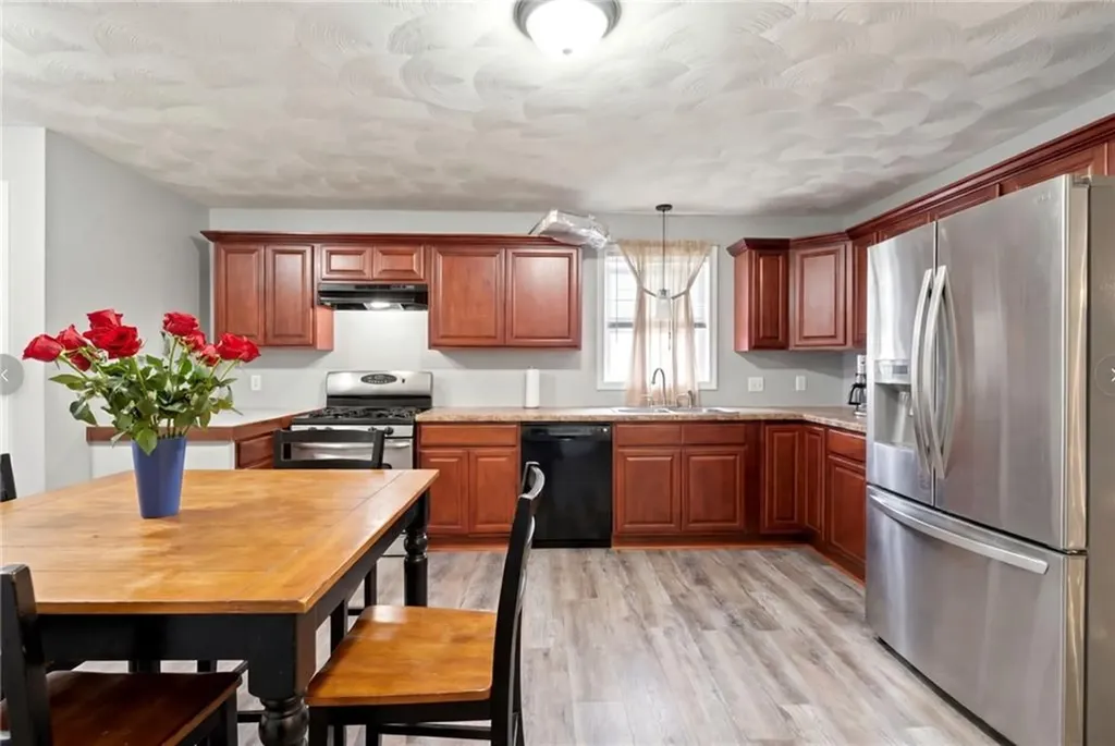 98 100 Oakland Avenue Providence RI 02908