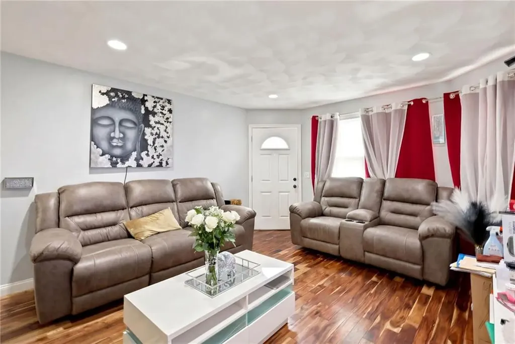 98 100 Oakland Avenue Providence RI 02908
