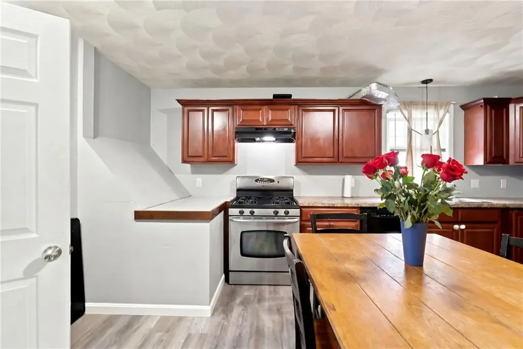 98 100 Oakland Avenue Providence RI 02908
