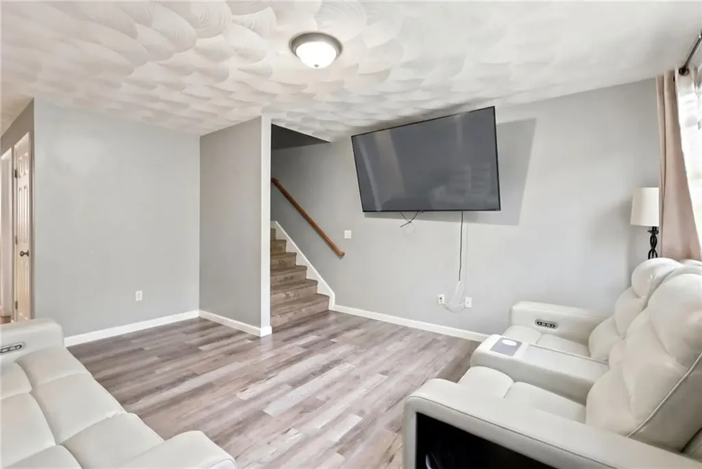 98 100 Oakland Avenue Providence RI 02908