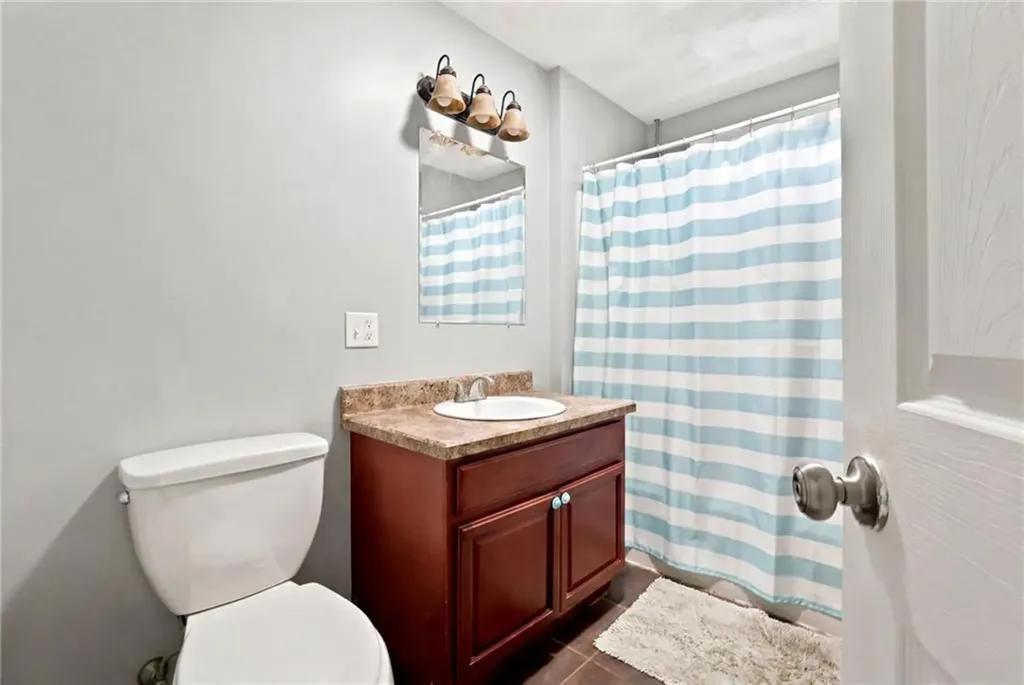 98 100 Oakland Avenue Providence RI 02908