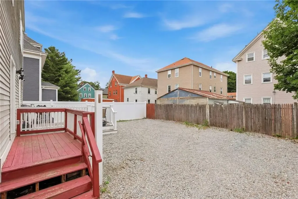 98 100 Oakland Avenue Providence RI 02908