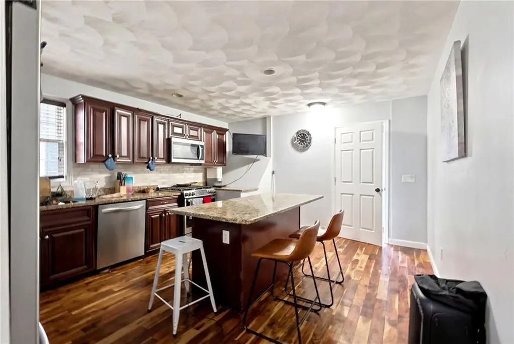 98 100 Oakland Avenue Providence RI 02908
