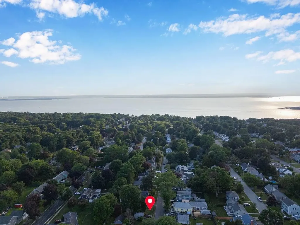 128 Peck Avenue Bristol RI 02809