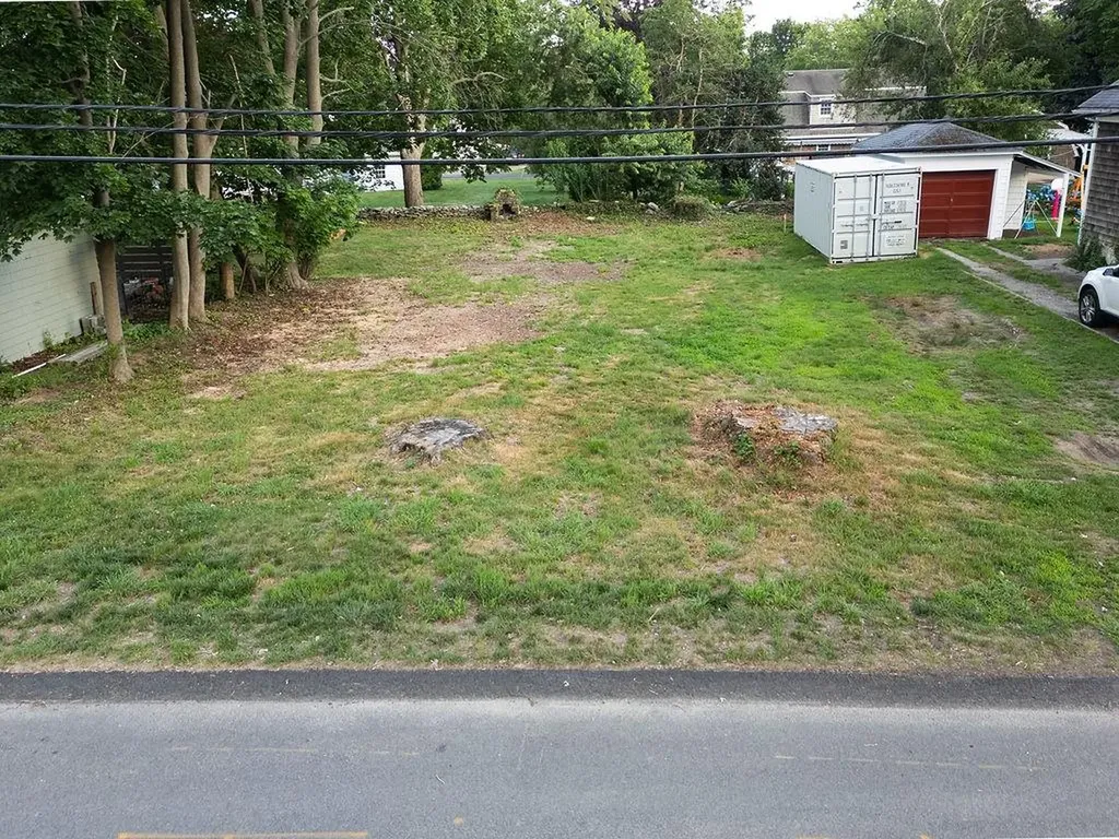 128 Peck Avenue Bristol RI 02809
