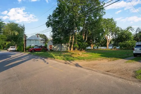 128 Peck Avenue Bristol RI 02809