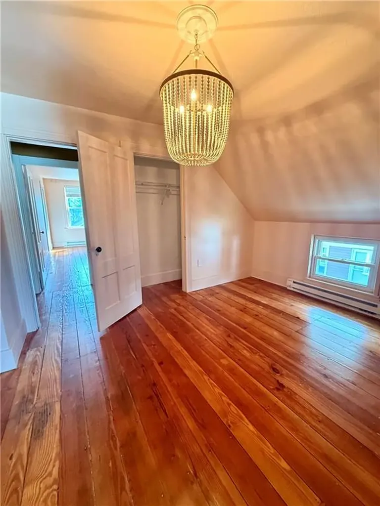 87 Rockland Avenue Woonsocket RI 02895