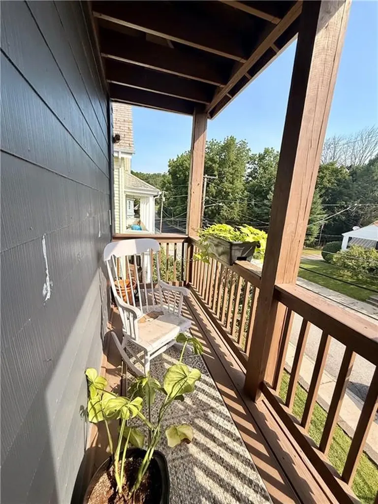 87 Rockland Avenue Woonsocket RI 02895