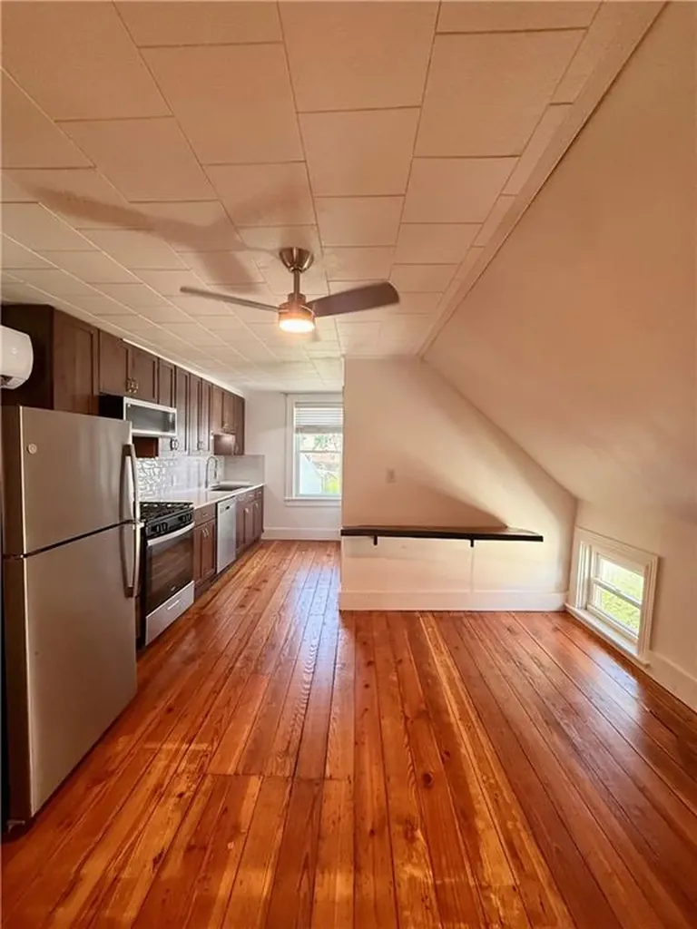 87 Rockland Avenue Woonsocket RI 02895