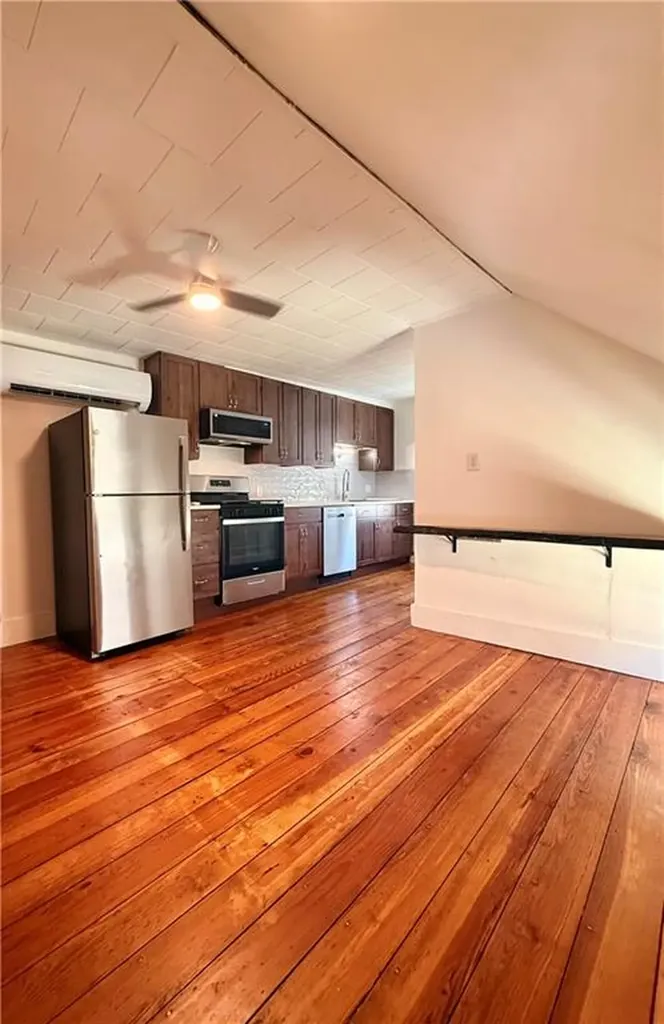 87 Rockland Avenue Woonsocket RI 02895