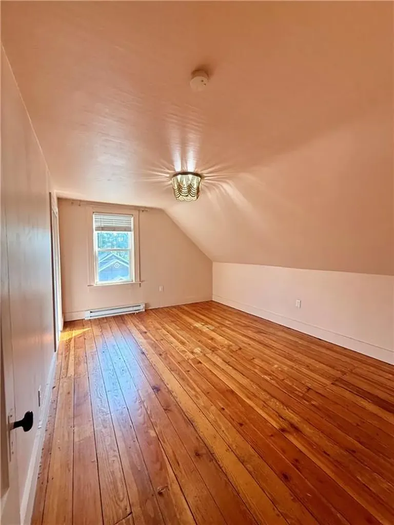 87 Rockland Avenue Woonsocket RI 02895