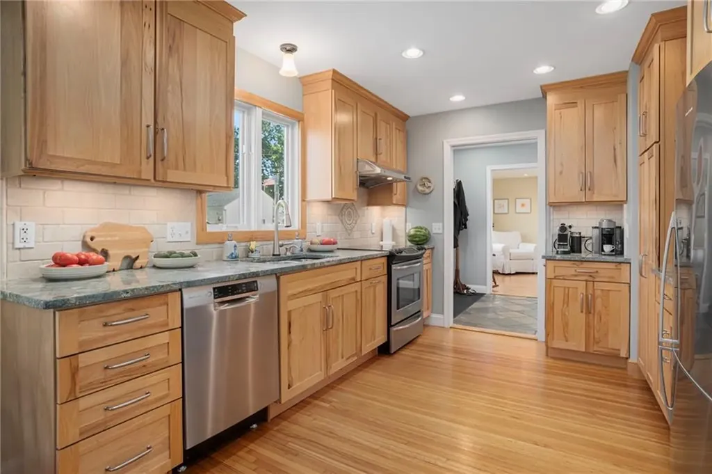 3 Harold Street Newport RI 02840