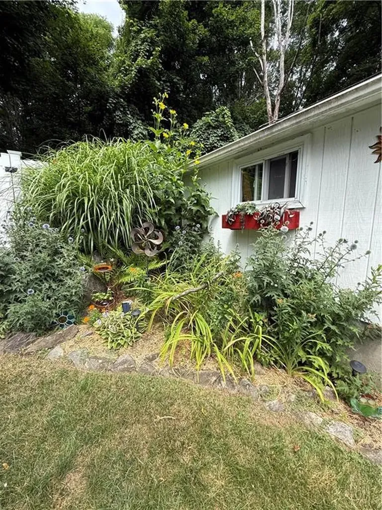 74 Macarthur Road Woonsocket RI 02895