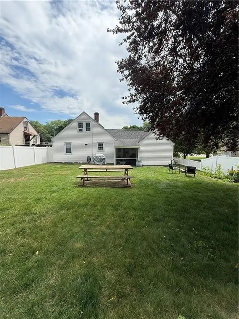 74 Macarthur Road Woonsocket RI 02895
