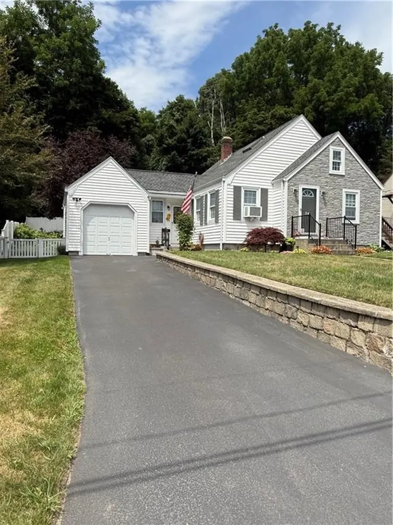 74 Macarthur Road Woonsocket RI 02895