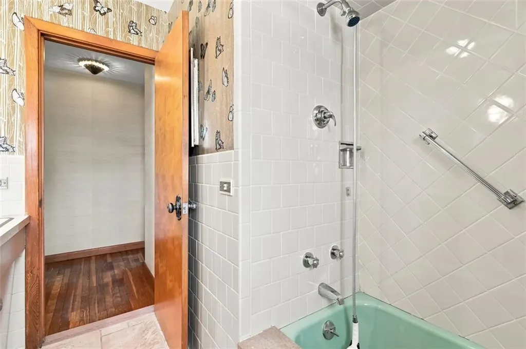 19 Benson Avenue Warwick RI 02888