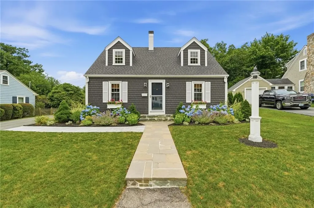 33 Nicholson Crescent Middletown RI 02842