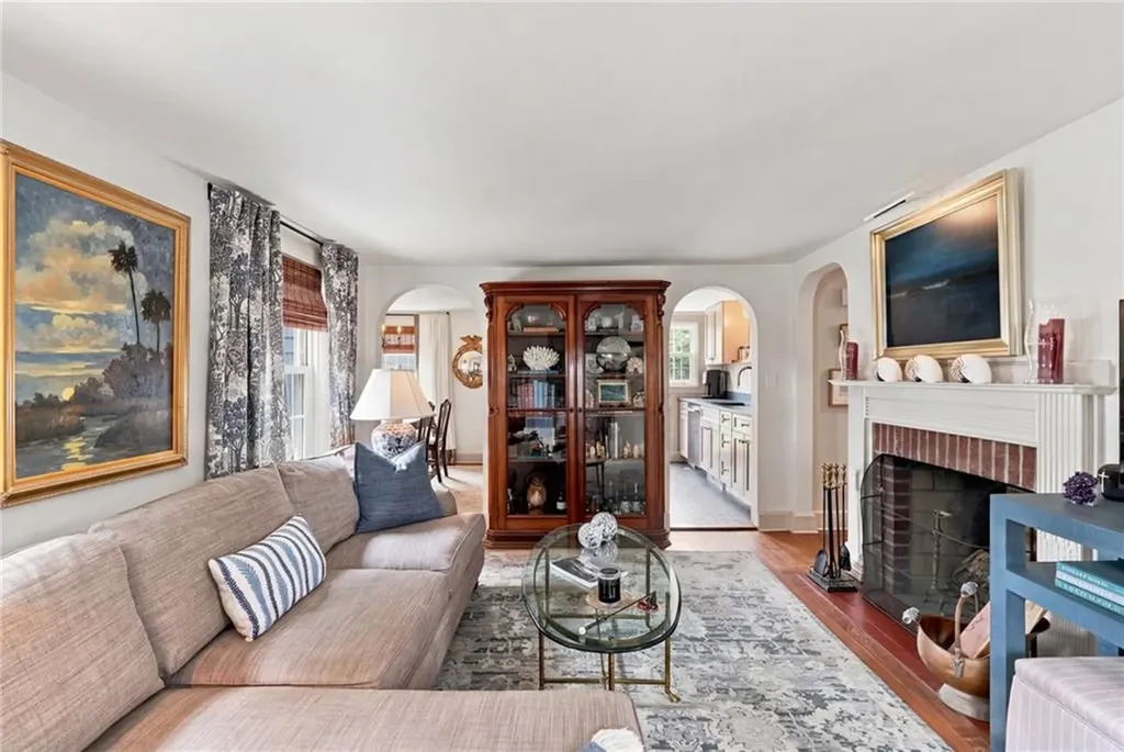 33 Nicholson Crescent Middletown RI 02842