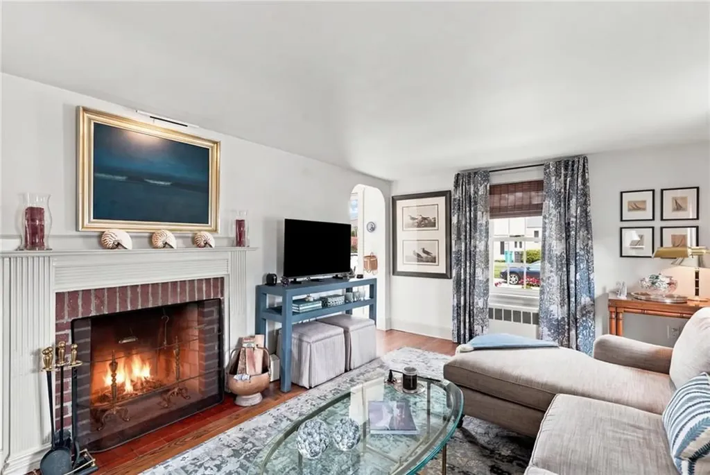 33 Nicholson Crescent Middletown RI 02842