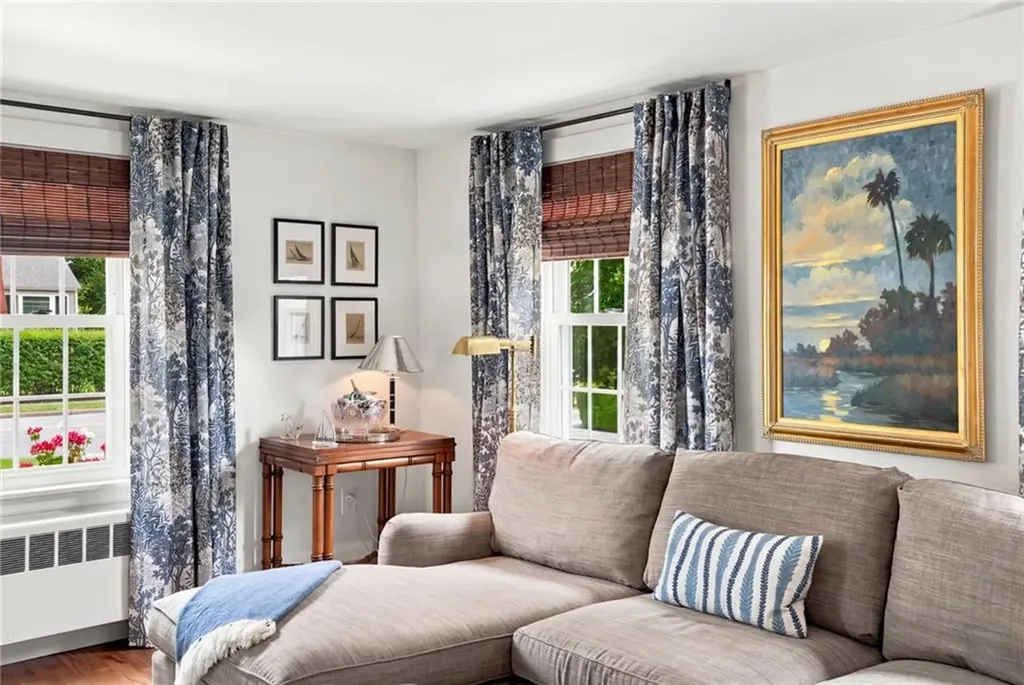 33 Nicholson Crescent Middletown RI 02842