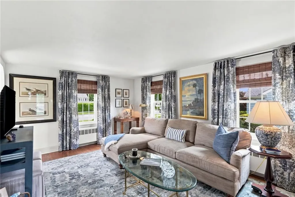 33 Nicholson Crescent Middletown RI 02842