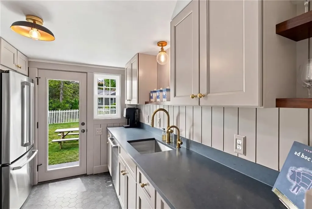 33 Nicholson Crescent Middletown RI 02842
