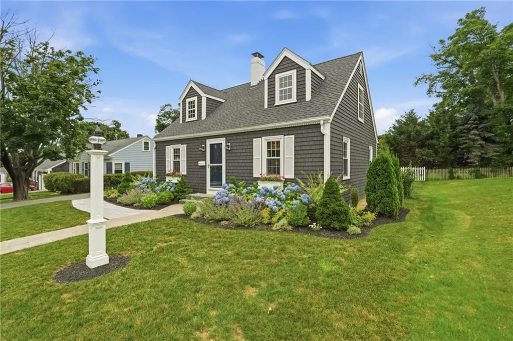 33 Nicholson Crescent Middletown RI 02842