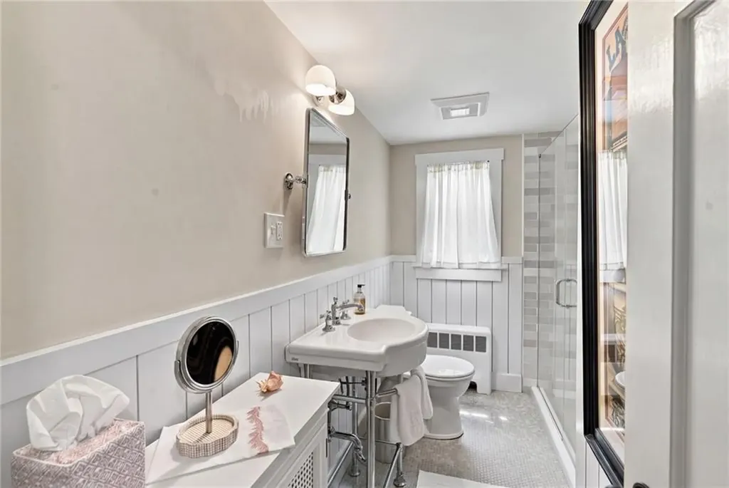 33 Nicholson Crescent Middletown RI 02842